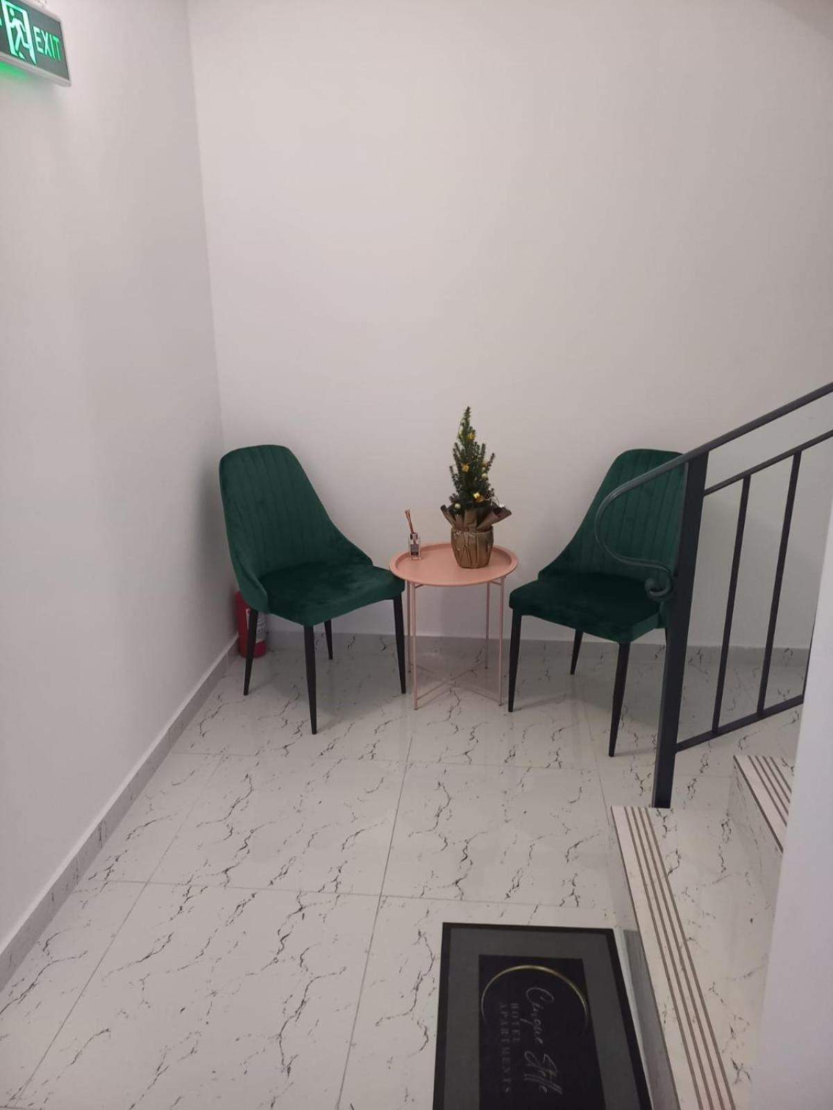 Cinque Stelle Hotel Apartments クルージュ＝ナポカ エクステリア 写真